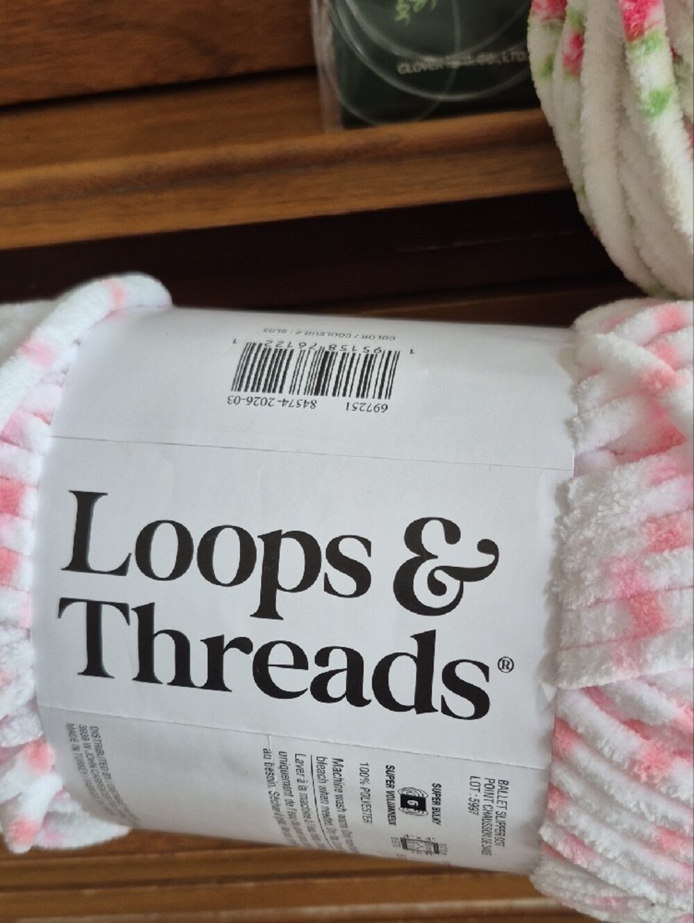 Loops & Threads 2 Yarn bundle with 10.5 circular bamaboo knitting needles - Picture 4 of 8